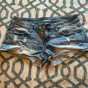 Low rise VS Cheeky jeans shorts